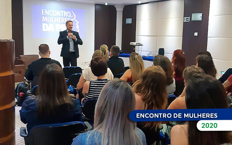Maicon Nachtigall palestrando no Encontro de Mulheres da PRF, 2020